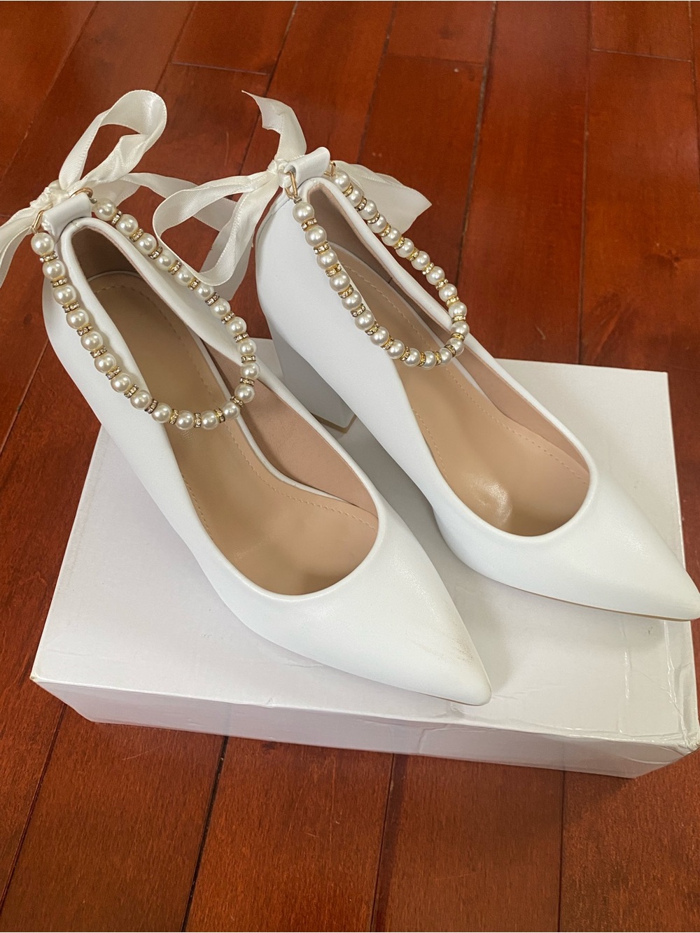 Elegant White Pearl-Embellished Women's Pumps - Picture 4 of 5